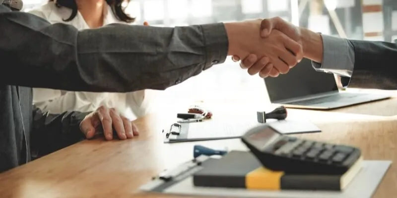 Phân biệt hoạt động môi giới bảo hiểm và hoạt động đại lý bảo hiểm