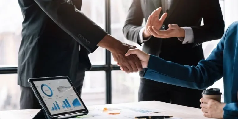 So sánh hình thức Sát nhập và Hợp nhất doanh nghiệp